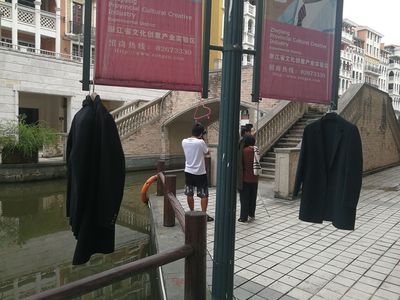 杭州網店模特 音樂節拍下的時尚舞者，200套服裝的拍攝速寫